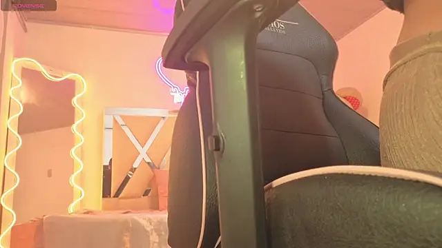 Laylafoxy tay online show from October 25, 2025, 3:25 am