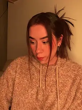 Snapshot of Im_Valen_Cute chatting on February 8, 2026, 1:42 am Im Valen Cute online show from February 8, 2026, 1:42 am