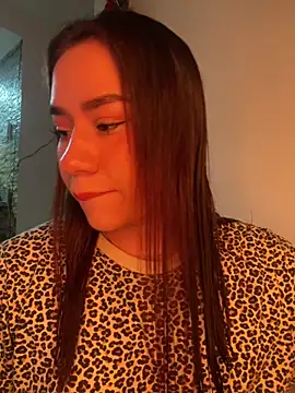 Snapshot of Im_Valen_Cute chatting on February 17, 2026, 1:35 am Im Valen Cute online show from February 17, 2026, 1:35 am