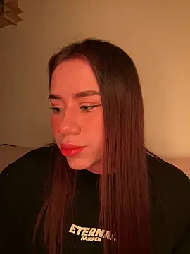 Snapshot of Im_Valen_Cute chatting on February 20, 2026, 1:35 am Im Valen Cute online show from February 20, 2026, 1:35 am