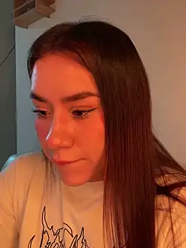 Snapshot of Im_Valen_Cute chatting on February 21, 2026, 2:45 am Im Valen Cute online show from February 21, 2026, 2:45 am