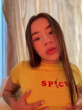 Snapshot of Im_Valen_Cute chatting on March 12, 2026, 6:25 pm Im Valen Cute online show from March 12, 2026, 6:25 pm