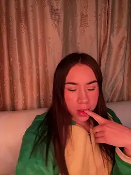 Snapshot of Im_Valen_Cute chatting on March 26, 2026, 3:12 am Im Valen Cute online show from March 26, 2026, 3:12 am