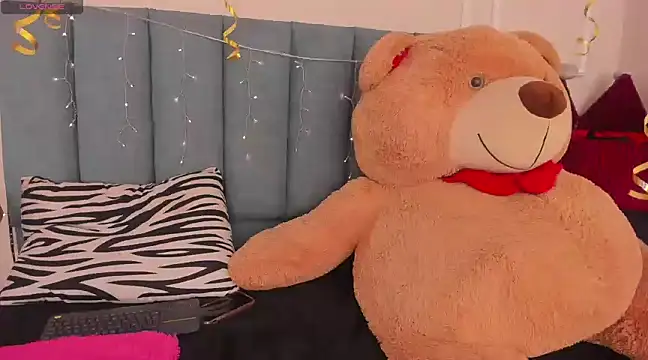 Amber  Sanchez online show from December 11, 2024, 8:26 am