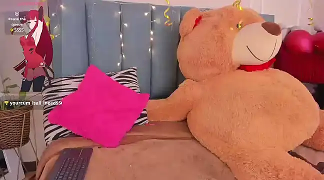 Amber  Sanchez online show from December 13, 2024, 6:31 am