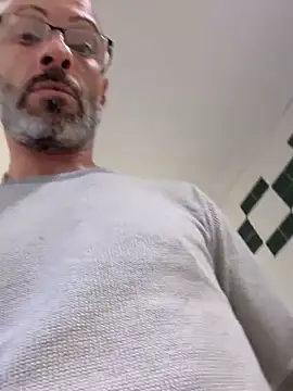 Snapshot of KBD85 chatting on October 15, 2025, 9:59 pm KBD85 online show from October 15, 2025, 9:59 pm