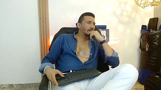 Reiko 85  online show from November 14, 2025, 2:49 pm