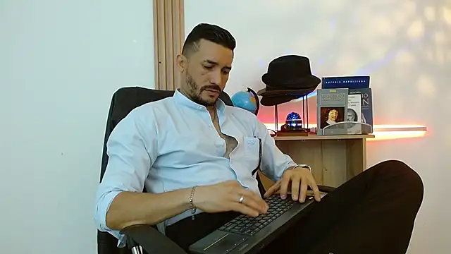 Reiko 85  online show from November 26, 2025, 2:51 pm