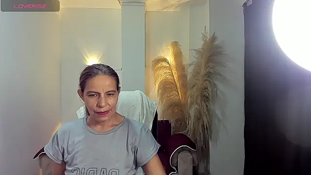 Milf karlye online show from June 6, 2026, 3:33 am