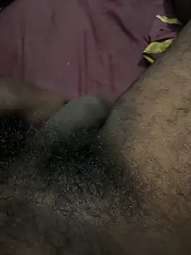 mallucallboy2104 online show from April 27, 2026, 7:56 pm