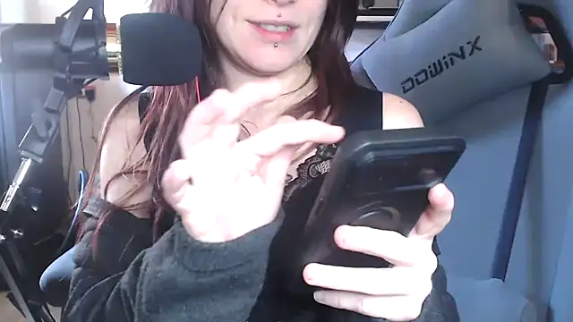 complicata mente online show from February 4, 2025, 10:54 am