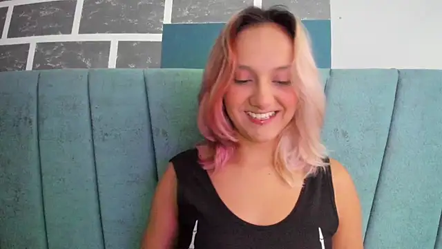 Snapshot of Alterego1__ chatting on October 5, 2025, 11:52 am Alterego1 online show from October 5, 2025, 11:52 am