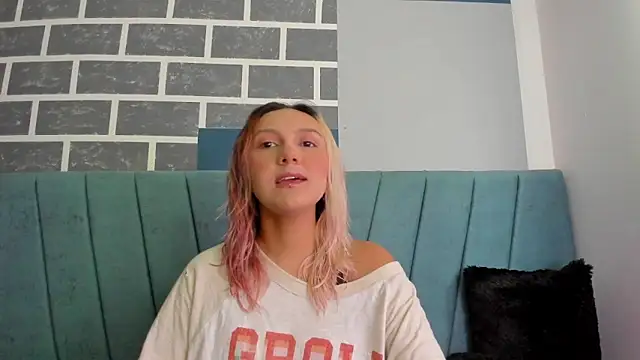 Snapshot of Alterego1__ chatting on October 14, 2025, 11:44 am Alterego1 online show from October 14, 2025, 11:44 am