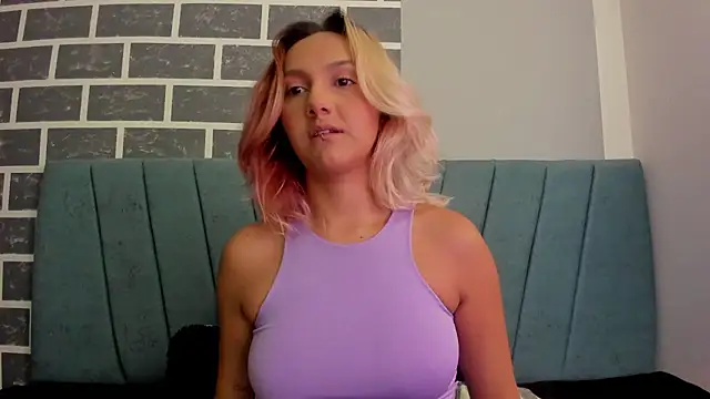 Snapshot of Alterego1__ chatting on October 19, 2025, 11:44 am Alterego1 online show from October 19, 2025, 11:44 am