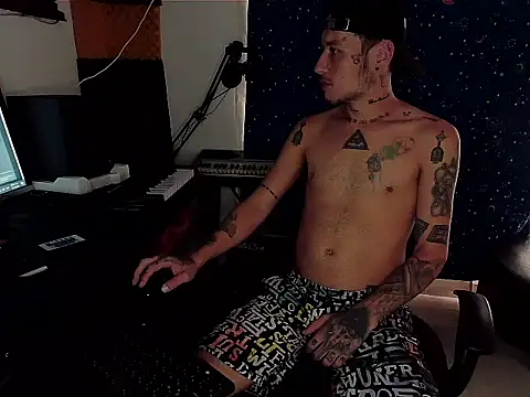 patrik tattoo  online show from December 5, 2024, 1:06 pm