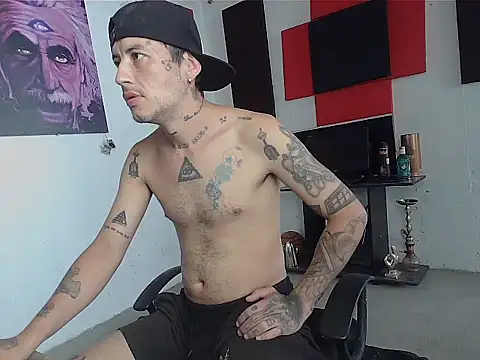 patrik tattoo  online show from April 29, 2026, 4:33 pm