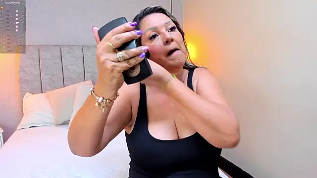 tutu milf online show from January 27, 2025, 7:03 pm