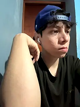 Omaaaaaaa00001 online show from November 7, 2025, 4:18 pm