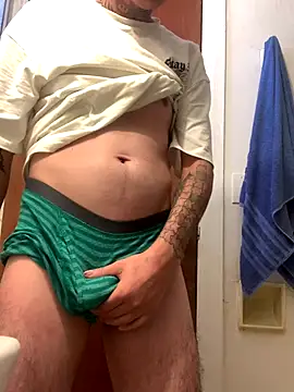 Snapshot of Ferrrl12 chatting on October 30, 2025, 9:04 pm Ferrrl12 online show from October 30, 2025, 9:04 pm