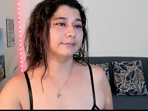alinabozz1 online show from June 15, 2026, 9:50 pm