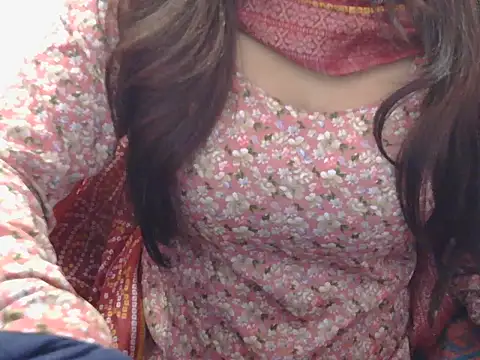 Snapshot of cutie-taara chatting on December 23, 2024, 6:11 am cutie-taara online show from December 23, 2024, 6:11 am