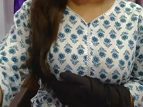 Snapshot of cutie-taara chatting on December 30, 2024, 5:04 am cutie-taara online show from December 30, 2024, 5:04 am
