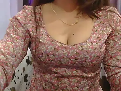 Snapshot of cutie-taara chatting on February 24, 2025, 8:27 am cutie-taara online show from February 24, 2025, 8:27 am