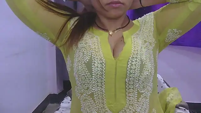 cutie-taara online show from December 1, 2025, 3:22 am