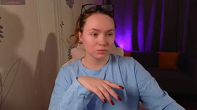 Snapshot of Kari_Lunna chatting on October 19, 2025, 2:56 am Kari Lunna online show from October 19, 2025, 2:56 am