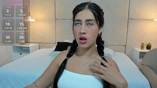 Snapshot of Amiirra_ chatting on December 23, 2024, 8:36 pm Amiirra online show from December 23, 2024, 8:36 pm