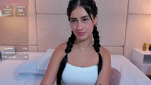 Snapshot of Amiirra_ chatting on December 24, 2024, 12:00 am Amiirra online show from December 24, 2024, 12:00 am