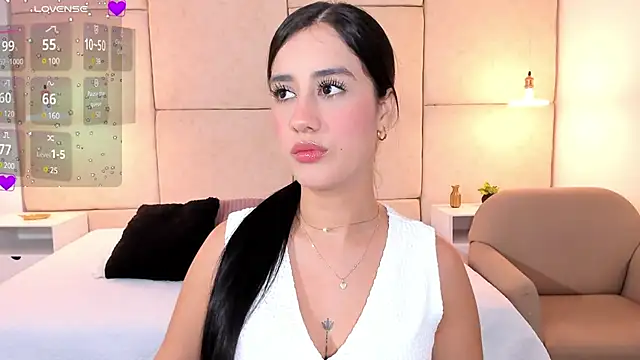 Snapshot of Amiirra_ chatting on March 13, 2025, 9:26 pm Amiirra online show from March 13, 2025, 9:26 pm