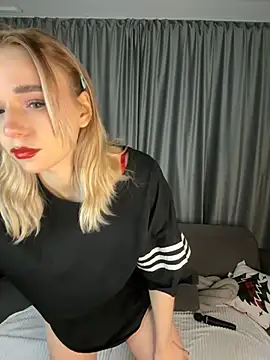 Snapshot of Eva_Millss chatting on December 13, 2024, 4:49 pm Eva Millss online show from December 13, 2024, 4:49 pm