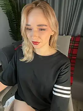 Snapshot of Eva_Millss chatting on December 13, 2024, 7:53 pm Eva Millss online show from December 13, 2024, 7:53 pm