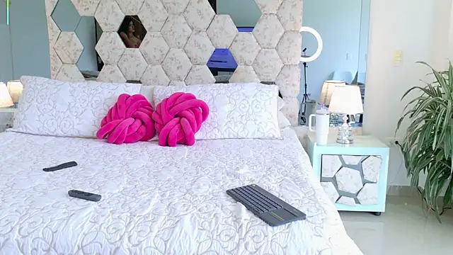 Snapshot of kimberly_ chatting on October 4, 2025, 3:21 pm kimberly  online show from October 4, 2025, 3:21 pm