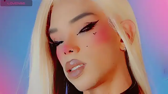 Snapshot of DanniLee_ chatting on November 2, 2025, 8:55 pm DanniLee online show from November 2, 2025, 8:55 pm