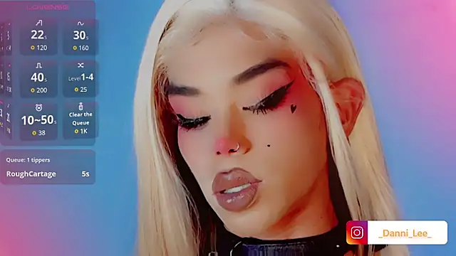 Snapshot of DanniLee_ chatting on November 4, 2025, 11:26 pm DanniLee online show from November 4, 2025, 11:26 pm