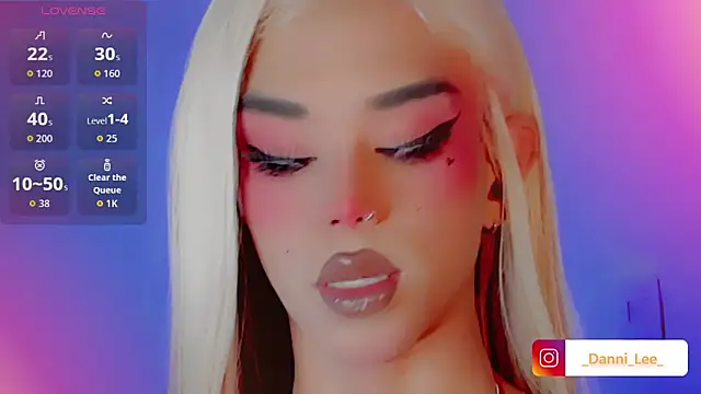 Snapshot of DanniLee_ chatting on November 16, 2025, 5:51 pm DanniLee online show from November 16, 2025, 5:51 pm