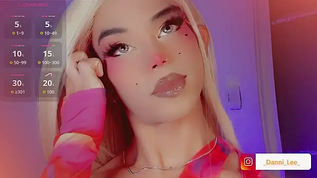 Snapshot of DanniLee_ chatting on December 2, 2025, 11:00 pm DanniLee online show from December 2, 2025, 11:00 pm