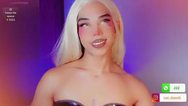 Snapshot of DanniLee_ chatting on February 15, 2026, 8:27 pm DanniLee online show from February 15, 2026, 8:27 pm