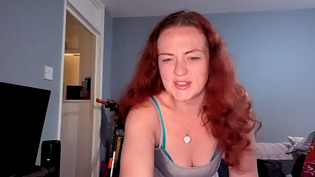 ENGLISHEMILY 69 online show from September 17, 2025, 9:33 am
