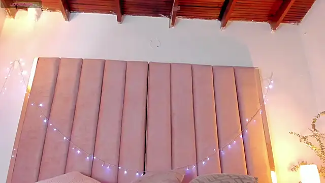 VICTORIA RASH online show from January 17, 2025, 9:39 pm