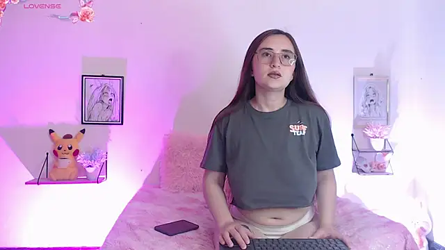 centaurigirl online show from December 8, 2024, 10:25 pm