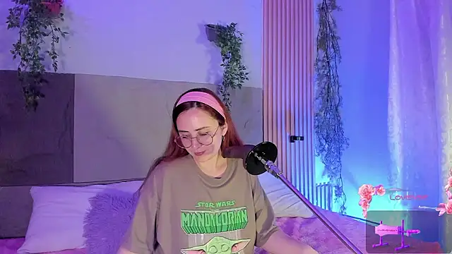 centaurigirl online show from February 11, 2026, 1:54 am