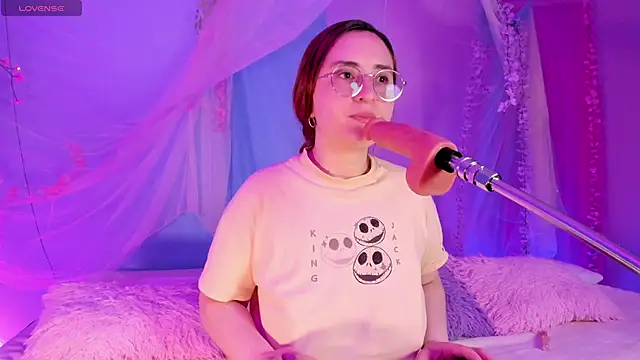 centaurigirl online show from May 3, 2026, 4:51 am