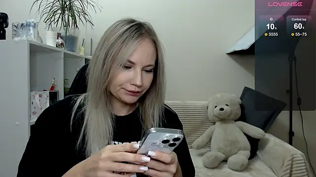 Sunny bunny6 online show from December 1, 2025, 4:17 am