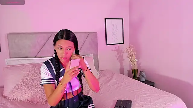 Emilyh  online show from November 20, 2025, 10:37 am