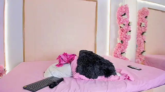 Snapshot of Roxxana-queen chatting on September 27, 2025, 7:52 pm Roxxana-queen online show from September 27, 2025, 7:52 pm