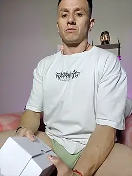 Andrewfalcon online show from December 17, 2025, 9:10 pm