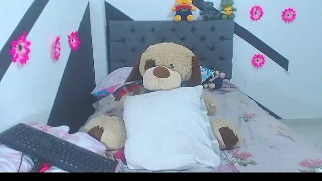 Paris Squirt  online show from October 16, 2025, 9:49 pm